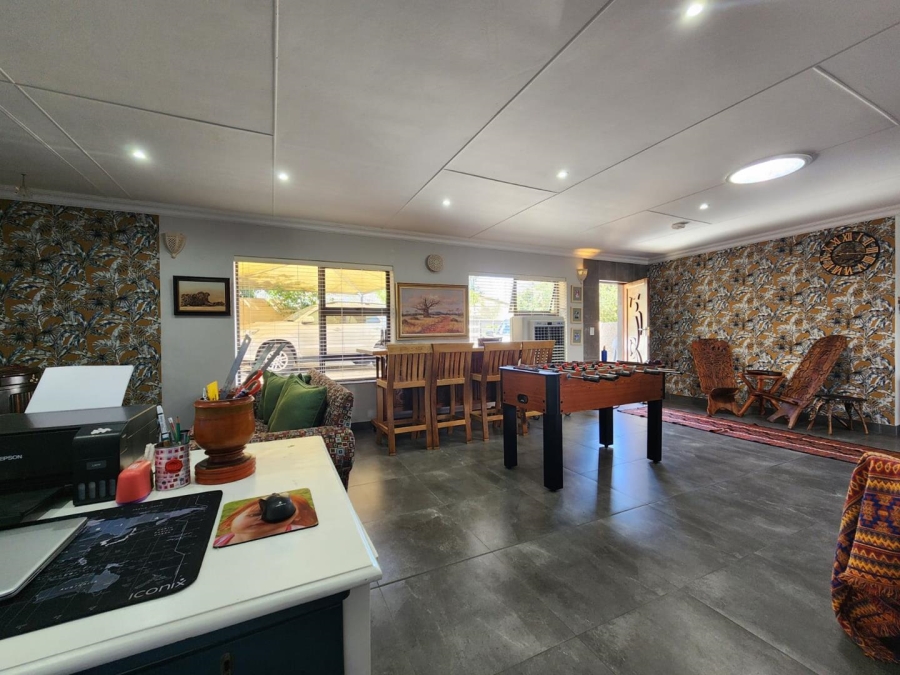 6 Bedroom Property for Sale in Fraaiuitsig Western Cape